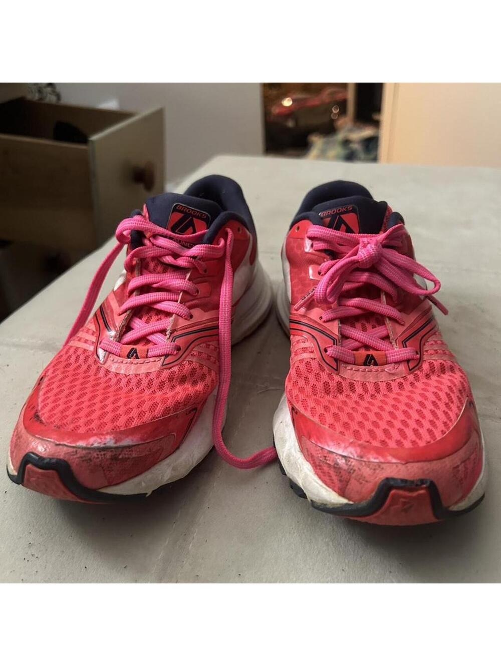 Brooks pink running shoes, Size US 6 #running #athletic